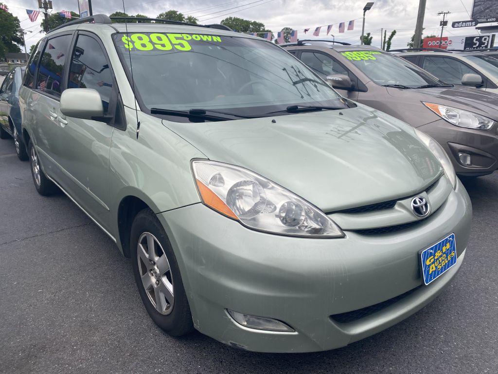 photo of 2009 TOYOTA SIENNA 4DR