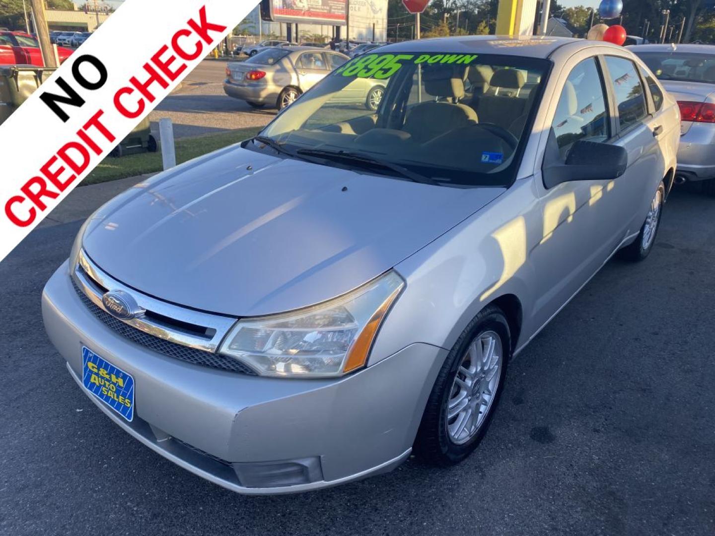 2009 SILVER FORD FOCUS SE (1FAHP35N89W) with an 2.0L engine, Automatic transmission, located at 930 E Little Creek Road, Norfolk, VA, 23518, (757) 588-0420, 36.915051, -76.244408- Photo#0
