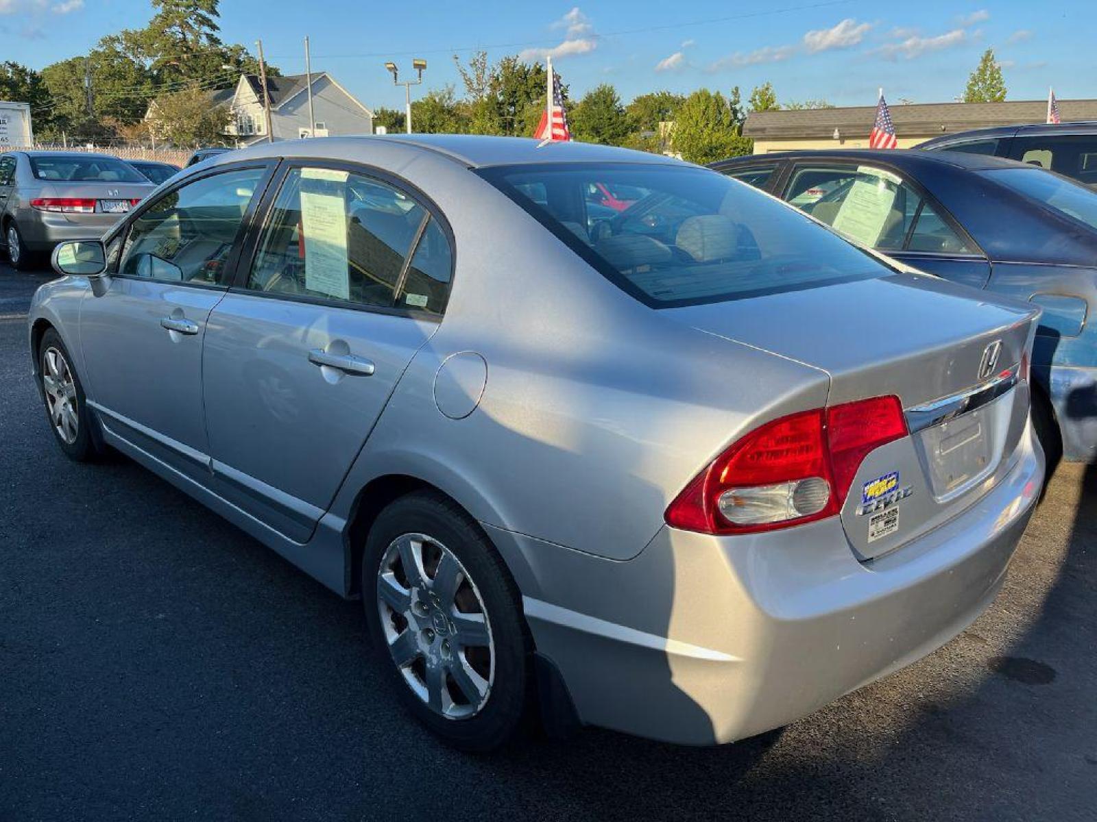 2009 SILVER HONDA CIVIC LX (2HGFA16549H) with an 1.8L engine, Automatic transmission, located at 930 E Little Creek Road, Norfolk, VA, 23518, (757) 588-0420, 36.915051, -76.244408 - Photo #3