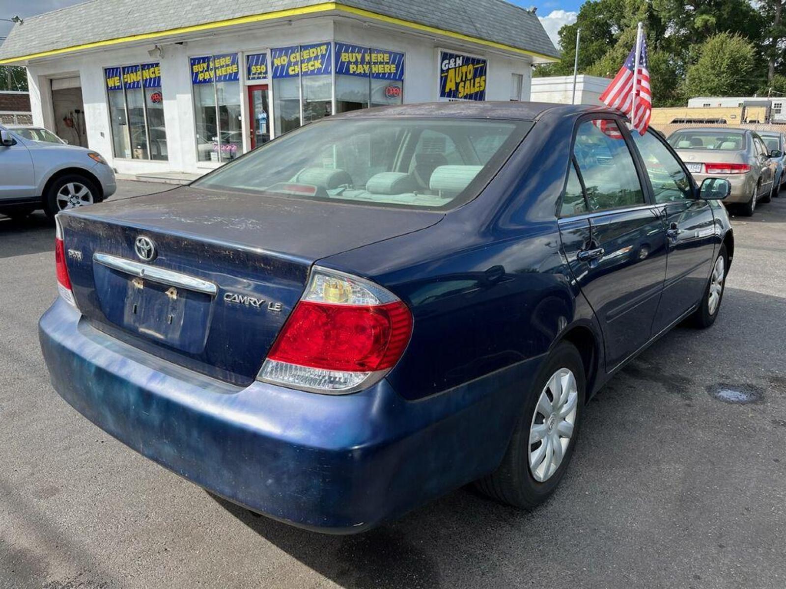 2005 BLUE TOYOTA CAMRY LE (4T1BE32K75U) with an 2.4L engine, Automatic transmission, located at 930 E Little Creek Road, Norfolk, VA, 23518, (757) 588-0420, 36.915051, -76.244408 - Photo #3
