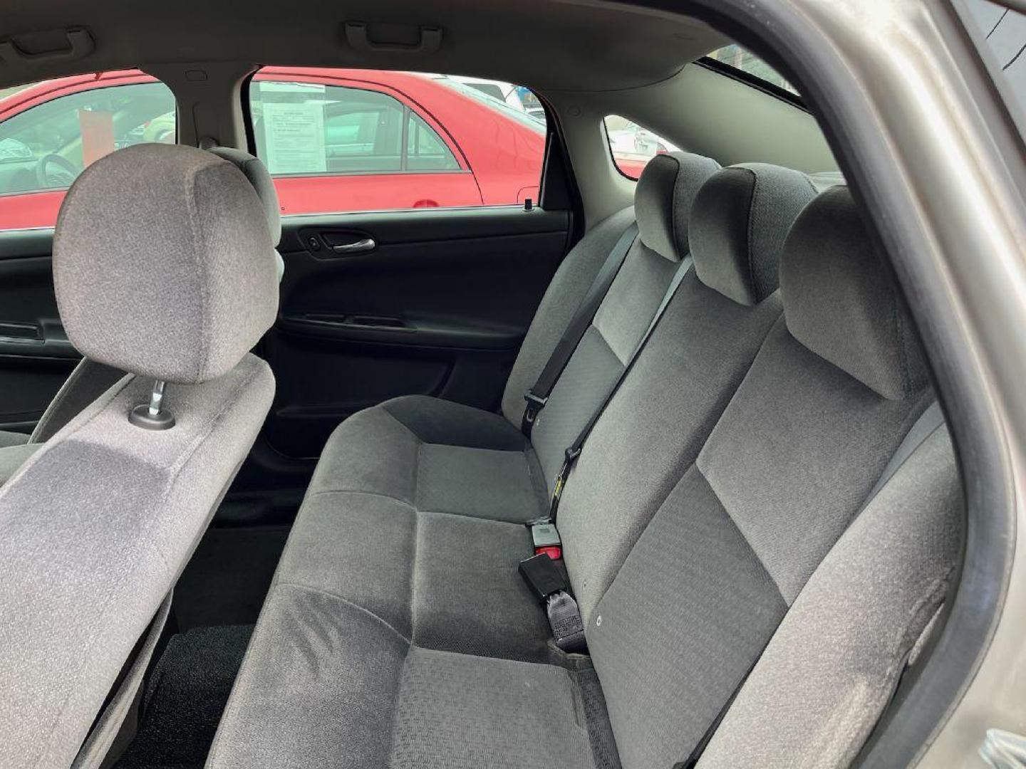 2006 SILVER CHEVROLET IMPALA POLICE (2G1WS581369) with an 3.9L engine, Automatic transmission, located at 930 E Little Creek Road, Norfolk, VA, 23518, (757) 588-0420, 36.915051, -76.244408 - Photo#2