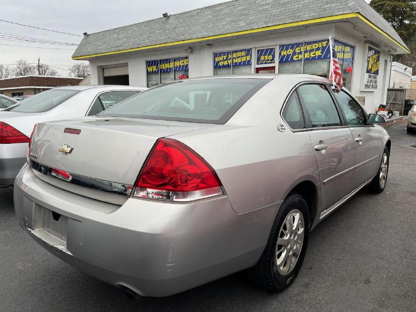 2006 SILVER CHEVROLET IMPALA POLICE (2G1WS581369) with an 3.9L engine, Automatic transmission, located at 930 E Little Creek Road, Norfolk, VA, 23518, (757) 588-0420, 36.915051, -76.244408 - Photo#3