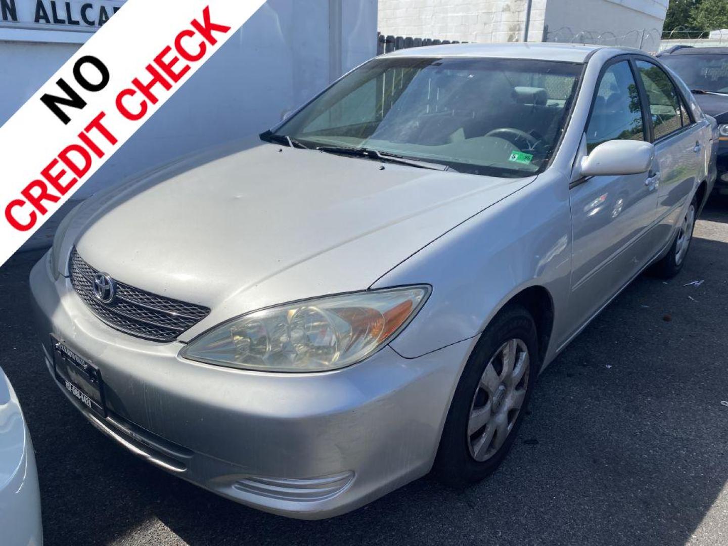 2004 SILVER TOYOTA CAMRY LE (4T1BE32K94U) with an 2.4L engine, Automatic transmission, located at 930 E Little Creek Road, Norfolk, VA, 23518, (757) 588-0420, 36.915051, -76.244408 - Photo#0