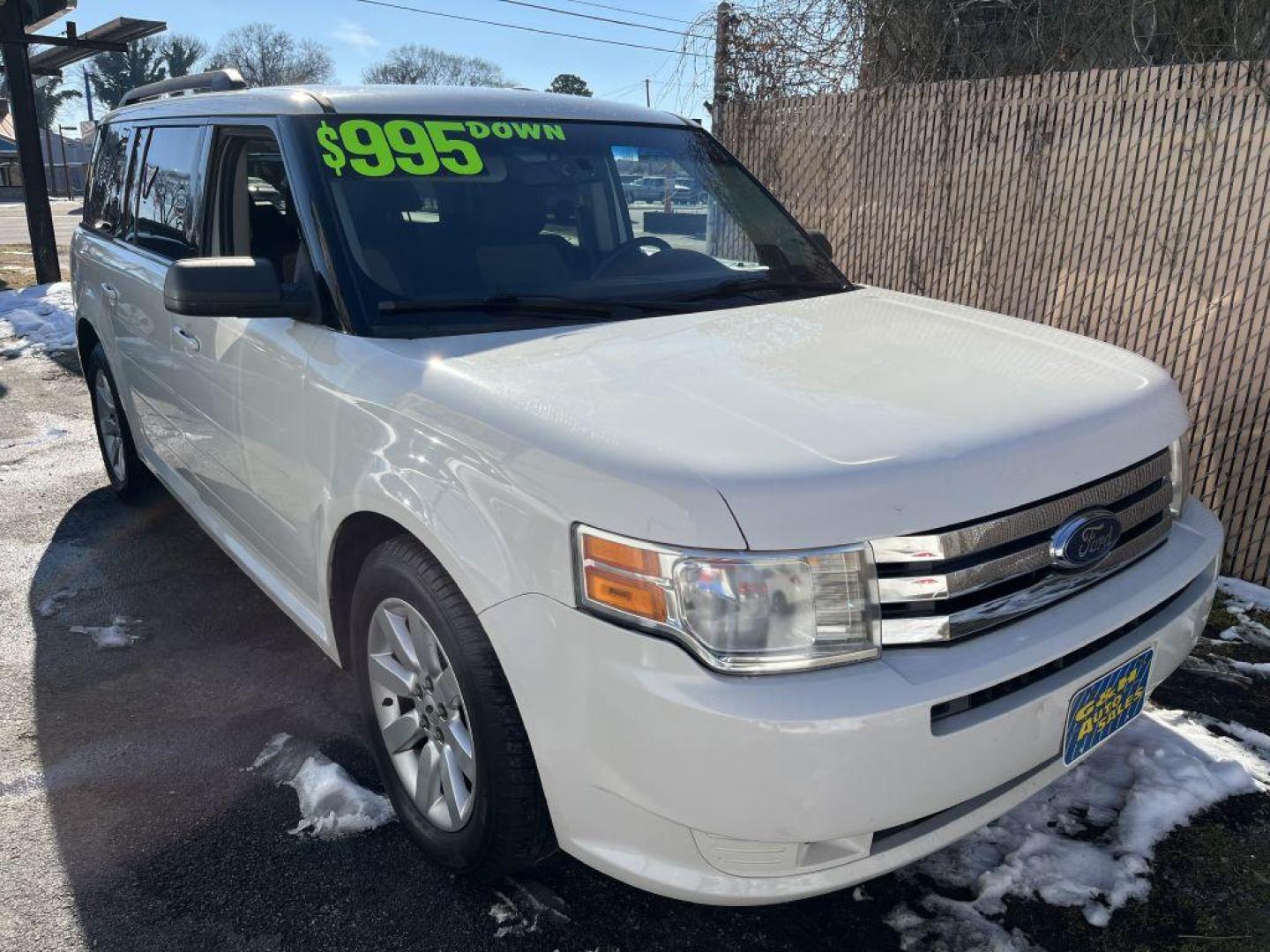 2009 WHITE FORD FLEX SE (2FMDK51C39B) with an 3.5L engine, Automatic transmission, located at 930 E Little Creek Road, Norfolk, VA, 23518, (757) 588-0420, 36.915051, -76.244408 - Photo#0