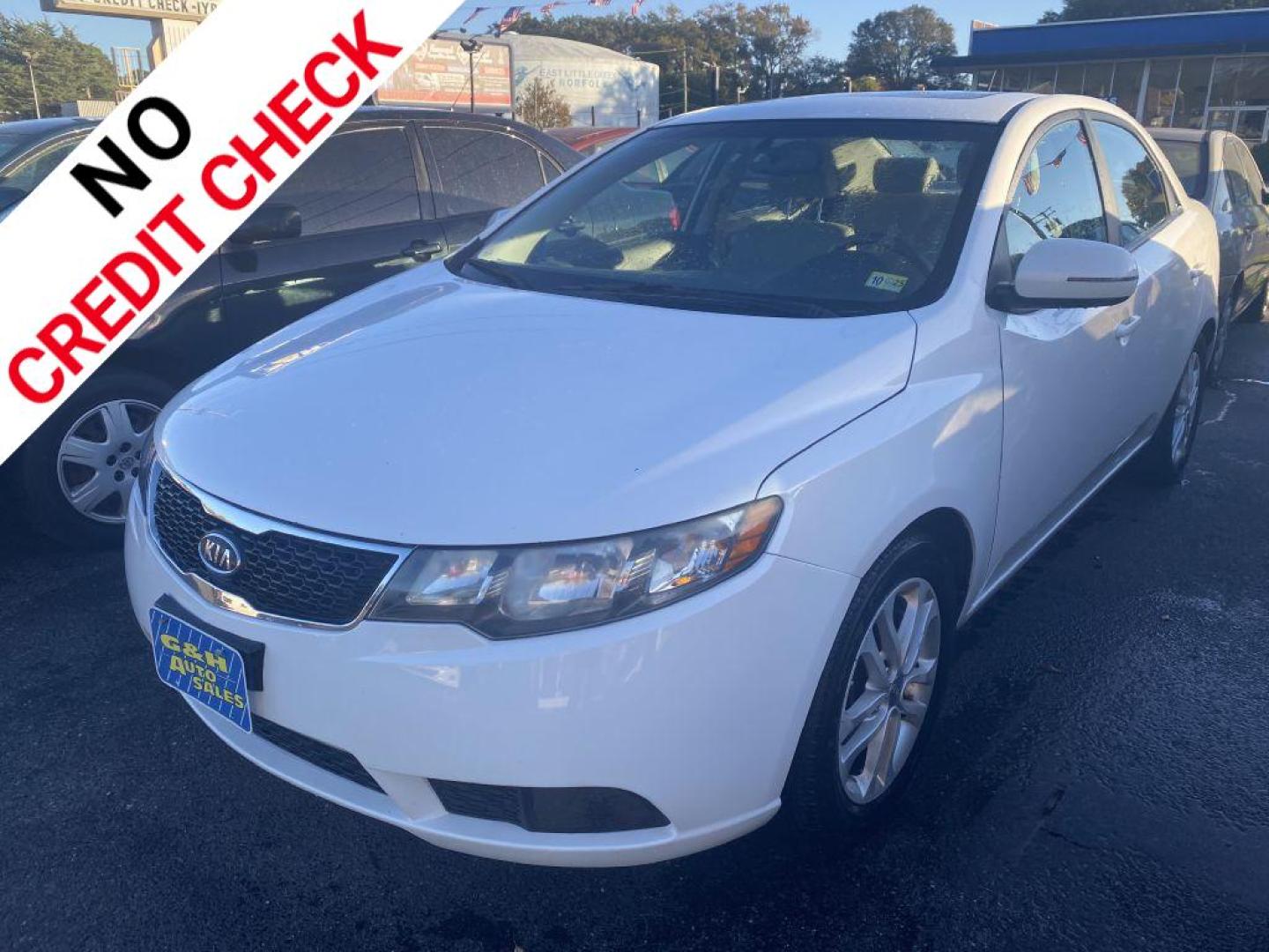 2011 WHITE KIA FORTE EX (KNAFU4A21B5) with an 2.0L engine, Automatic transmission, located at 930 E Little Creek Road, Norfolk, VA, 23518, (757) 588-0420, 36.915051, -76.244408 - Photo#0