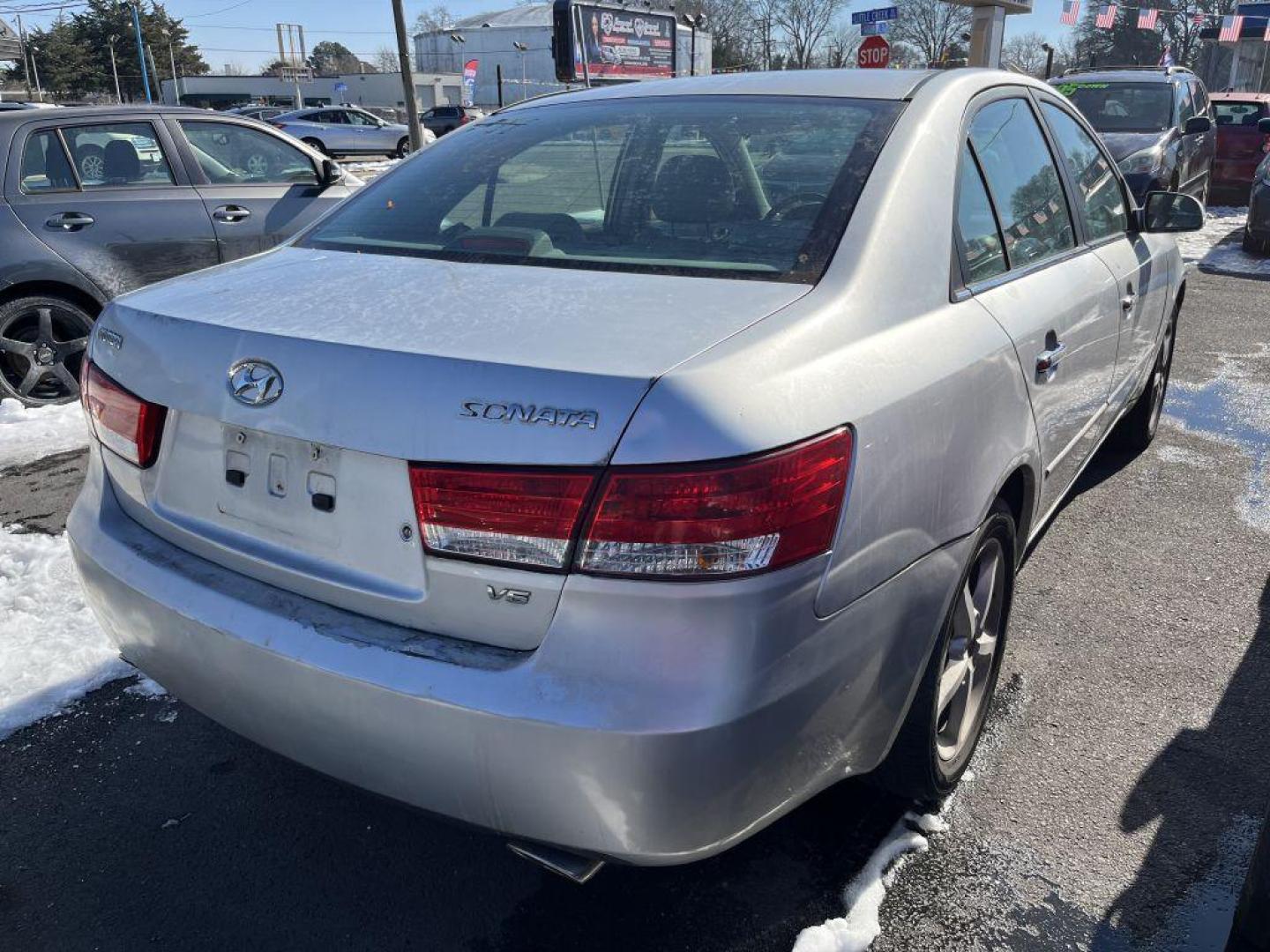 2006 SILVER HYUNDAI SONATA GLS (5NPEU46F86H) with an 3.3L engine, Automatic transmission, located at 930 E Little Creek Road, Norfolk, VA, 23518, (757) 588-0420, 36.915051, -76.244408 - Photo#3