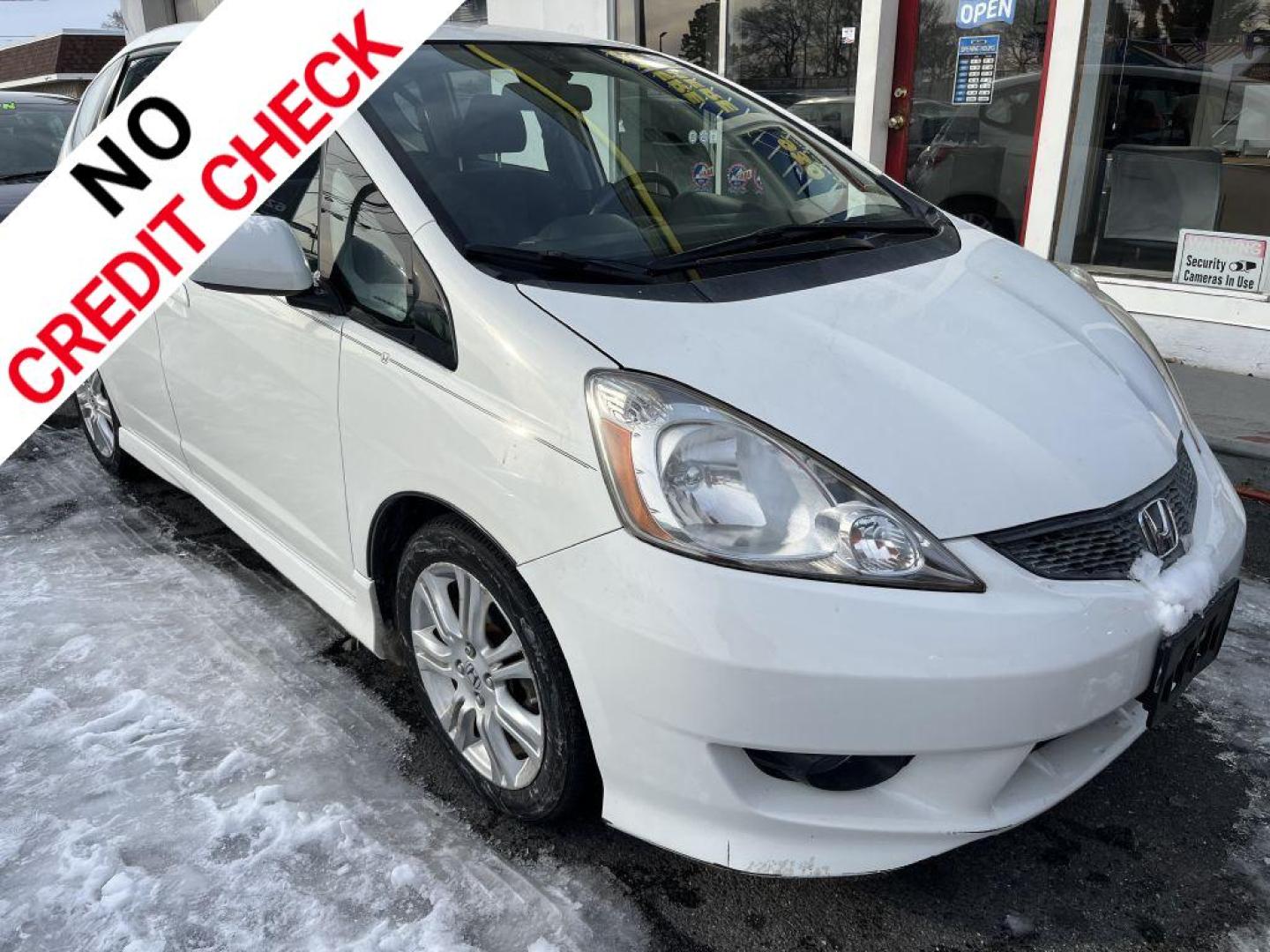 2009 WHITE HONDA FIT SPORT (JHMGE88409S) with an 1.5L engine, Automatic transmission, located at 930 E Little Creek Road, Norfolk, VA, 23518, (757) 588-0420, 36.915051, -76.244408 - Photo#0