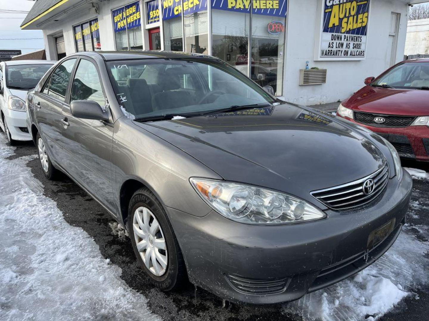 2005 GRAY TOYOTA CAMRY LE (4T1BE30K75U) with an 2.4L engine, Automatic transmission, located at 930 E Little Creek Road, Norfolk, VA, 23518, (757) 588-0420, 36.915051, -76.244408 - Photo#0