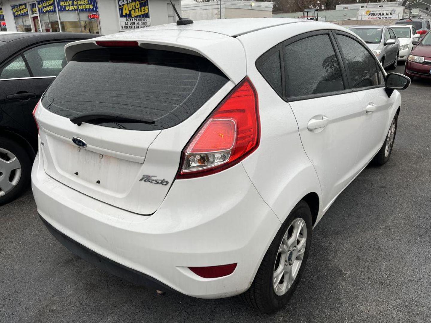 2015 WHITE FORD FIESTA SE (3FADP4EJ4FM) with an 1.6L engine, Automatic transmission, located at 930 E Little Creek Road, Norfolk, VA, 23518, (757) 588-0420, 36.915051, -76.244408 - Photo#3