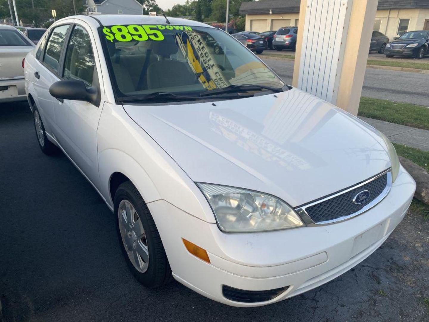 2007 WHITE FORD FOCUS ZX4 (1FAFP34N17W) with an 2.0L engine, Automatic transmission, located at 930 E Little Creek Road, Norfolk, VA, 23518, (757) 588-0420, 36.915051, -76.244408 - Photo#0