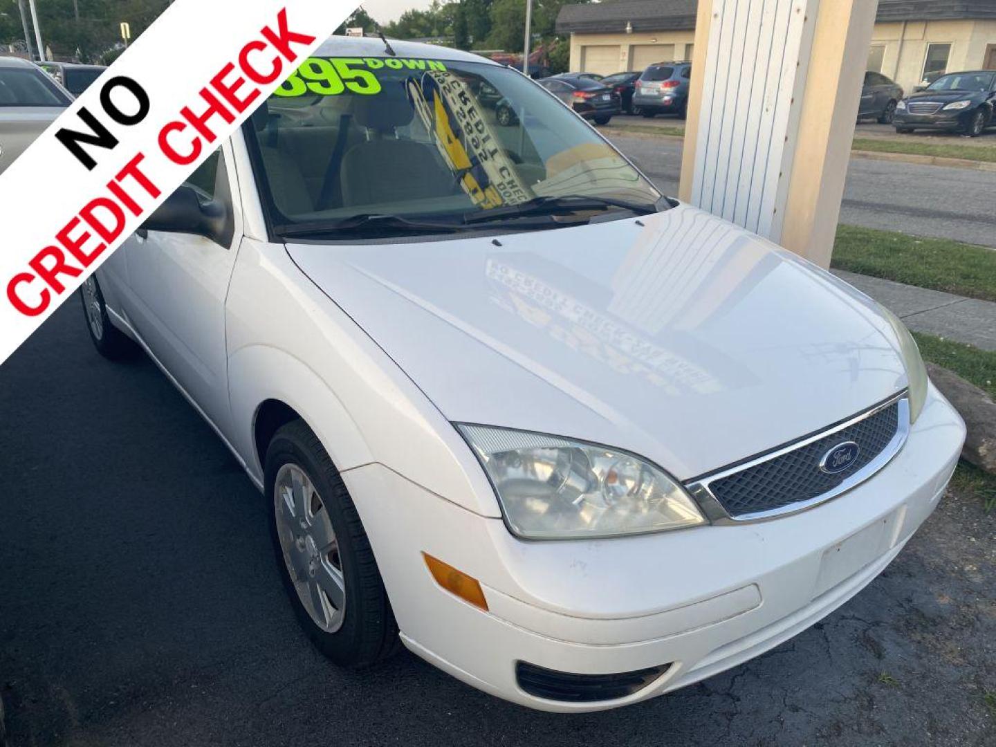 2007 WHITE FORD FOCUS ZX4 (1FAFP34N17W) with an 2.0L engine, Automatic transmission, located at 930 E Little Creek Road, Norfolk, VA, 23518, (757) 588-0420, 36.915051, -76.244408 - Photo#0