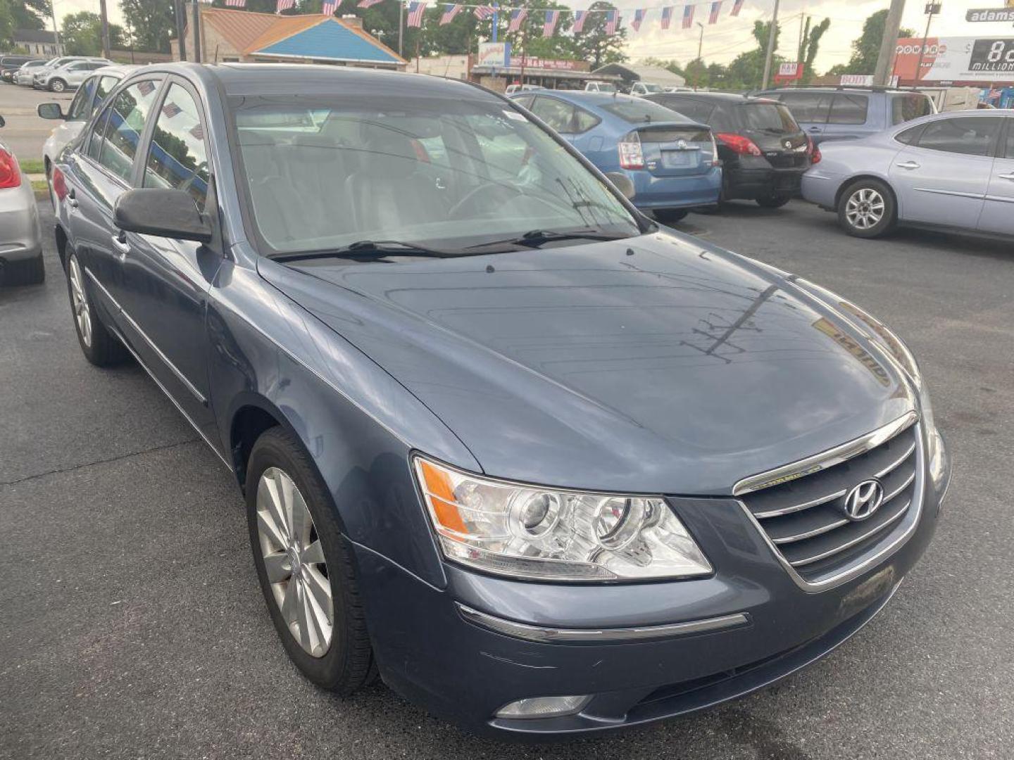 2010 BLUE HYUNDAI SONATA SE (5NPEU4AC5AH) with an 2.4L engine, Automatic transmission, located at 930 E Little Creek Road, Norfolk, VA, 23518, (757) 588-0420, 36.915051, -76.244408 - Photo#0