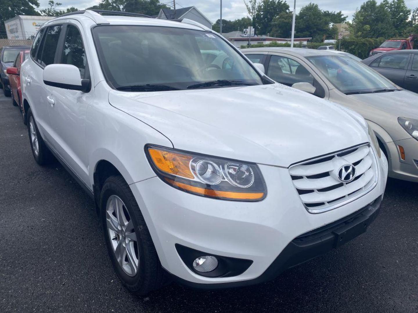 2011 WHITE HYUNDAI SANTA FE SE (5XYZHDAG8BG) with an 3.5L engine, Automatic transmission, located at 930 E Little Creek Road, Norfolk, VA, 23518, (757) 588-0420, 36.915051, -76.244408 - Photo#0