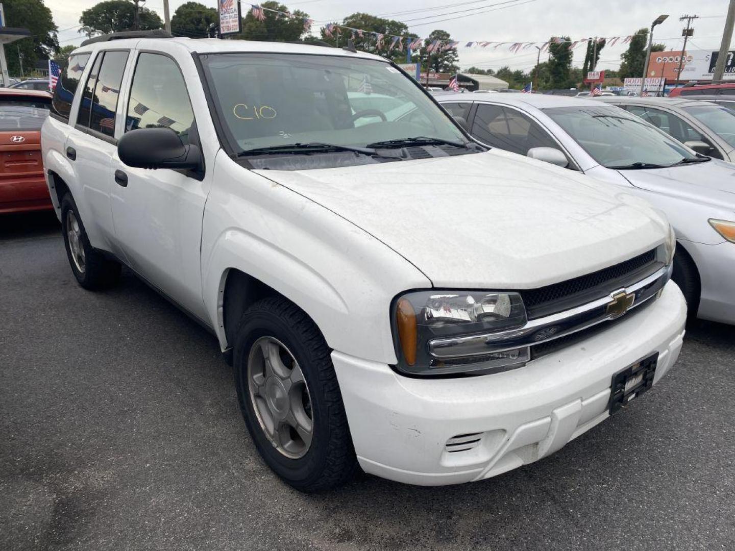 2007 WHITE CHEVROLET TRAILBLAZER LS (1GNDT13S072) with an 4.2L engine, Automatic transmission, located at 930 E Little Creek Road, Norfolk, VA, 23518, (757) 588-0420, 36.915051, -76.244408 - Photo#0