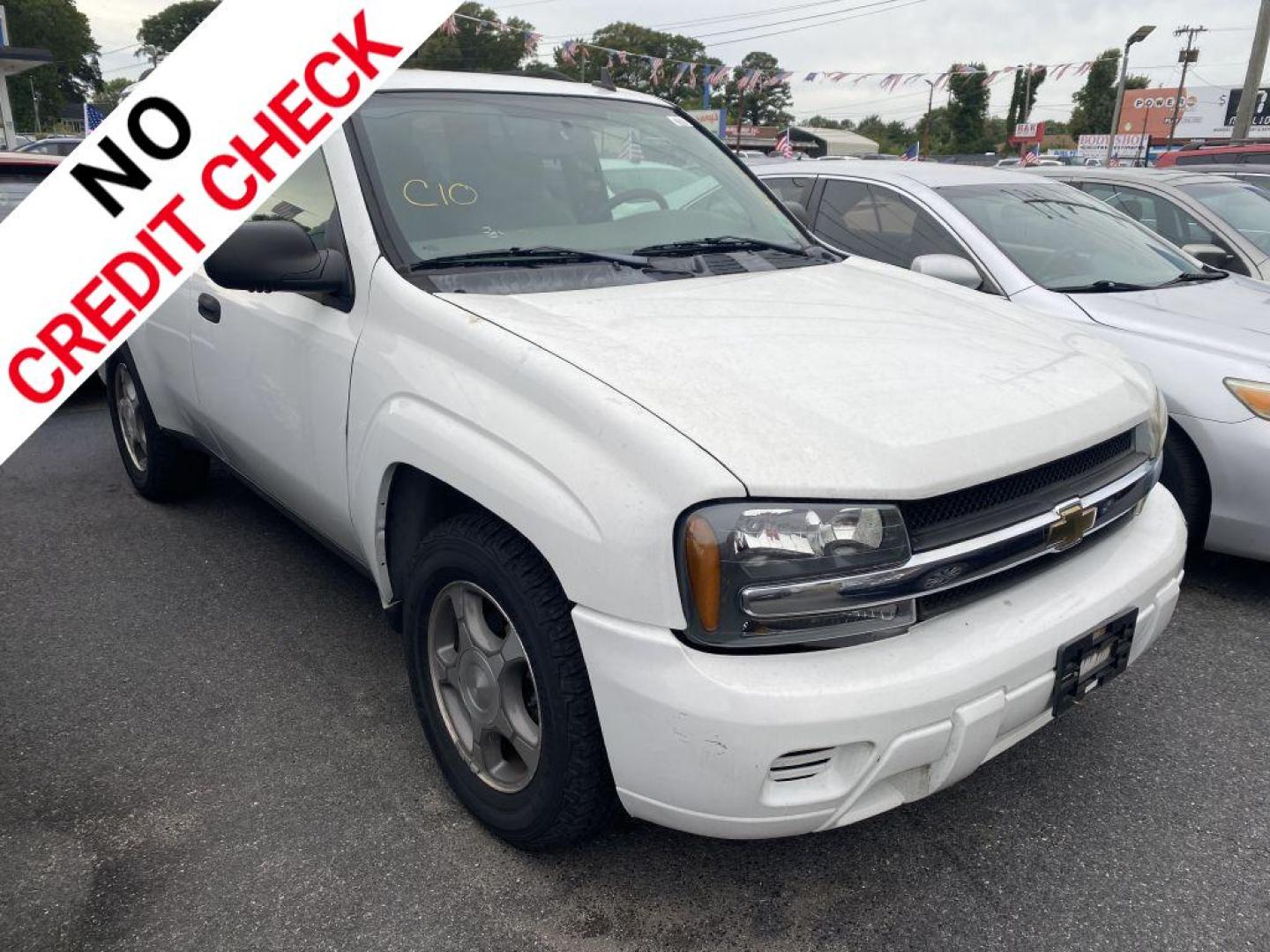 2007 WHITE CHEVROLET TRAILBLAZER LS (1GNDT13S072) with an 4.2L engine, Automatic transmission, located at 930 E Little Creek Road, Norfolk, VA, 23518, (757) 588-0420, 36.915051, -76.244408 - Photo#0