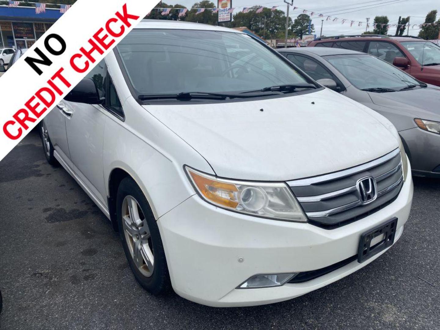 2013 WHITE HONDA ODYSSEY TOURING (5FNRL5H92DB) with an 3.5L engine, Automatic transmission, located at 930 E Little Creek Road, Norfolk, VA, 23518, (757) 588-0420, 36.915051, -76.244408 - Photo#0