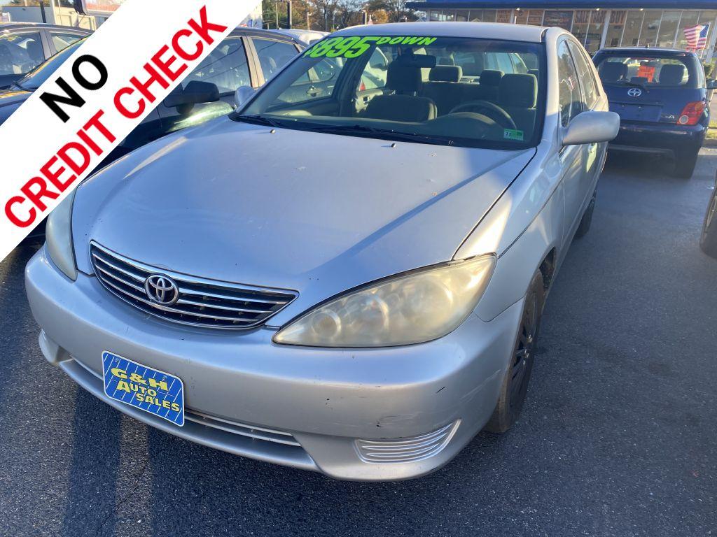 2005 SILVER TOYOTA CAMRY LE (4T1BE32K75U) with an 2.4L engine, Automatic transmission, located at 930 E Little Creek Road, Norfolk, VA, 23518, (757) 588-0420, 36.915051, -76.244408- Photo#0