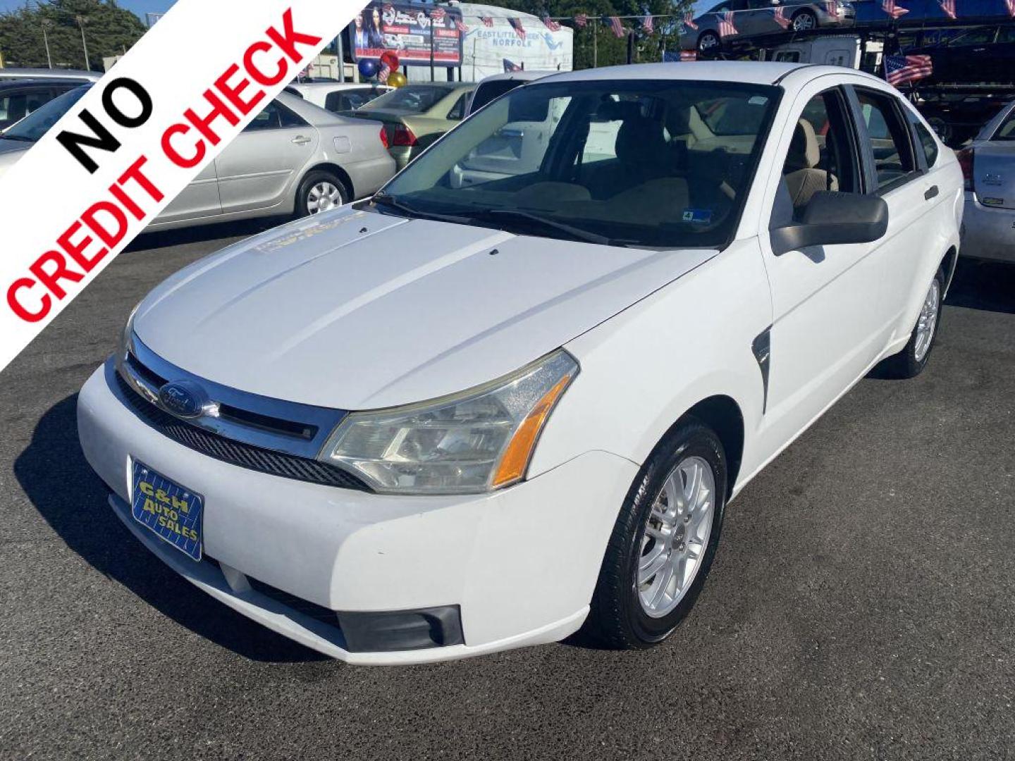2008 WHITE FORD FOCUS SE (1FAHP35N58W) with an 2.0L engine, Automatic transmission, located at 930 E Little Creek Road, Norfolk, VA, 23518, (757) 588-0420, 36.915051, -76.244408- Photo#0
