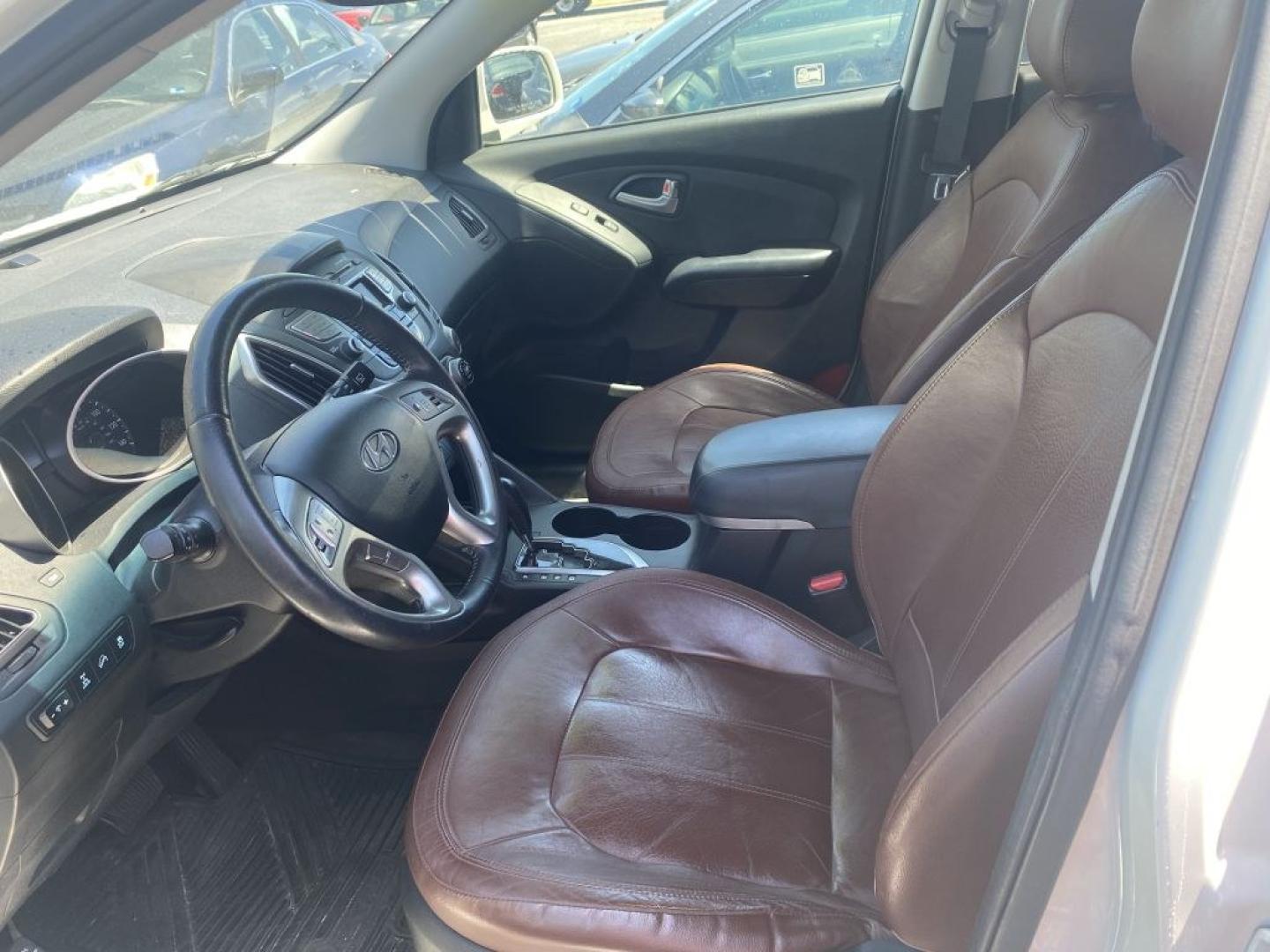2012 WHITE HYUNDAI TUCSON GLS (KM8JUCAC5CU) with an 2.4L engine, Automatic transmission, located at 930 E Little Creek Road, Norfolk, VA, 23518, (757) 588-0420, 36.915051, -76.244408- Photo#1