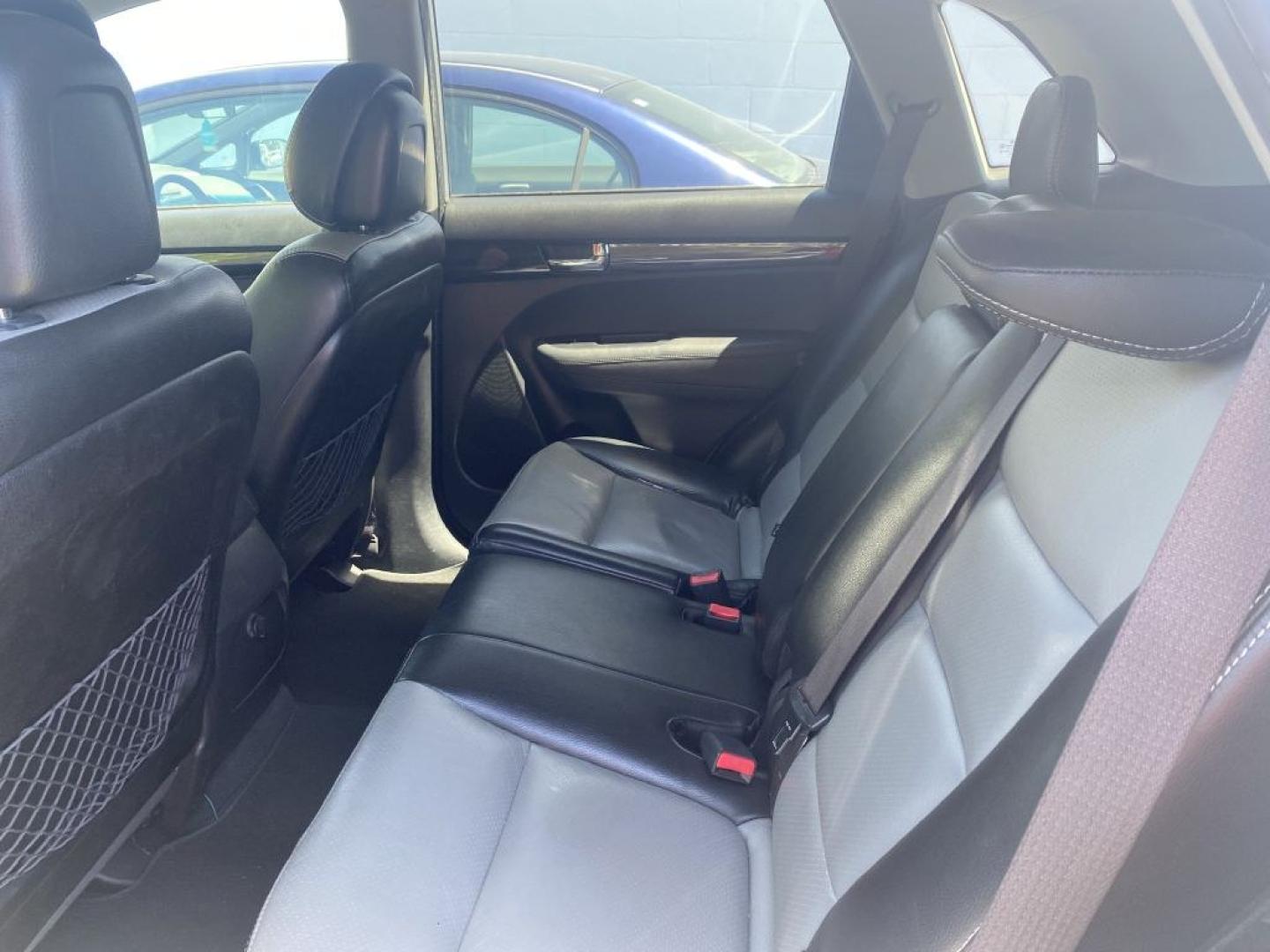 2013 SILVER KIA SORENTO LX (5XYKTDA29DG) with an 3.5L engine, Automatic transmission, located at 930 E Little Creek Road, Norfolk, VA, 23518, (757) 588-0420, 36.915051, -76.244408- Photo#2