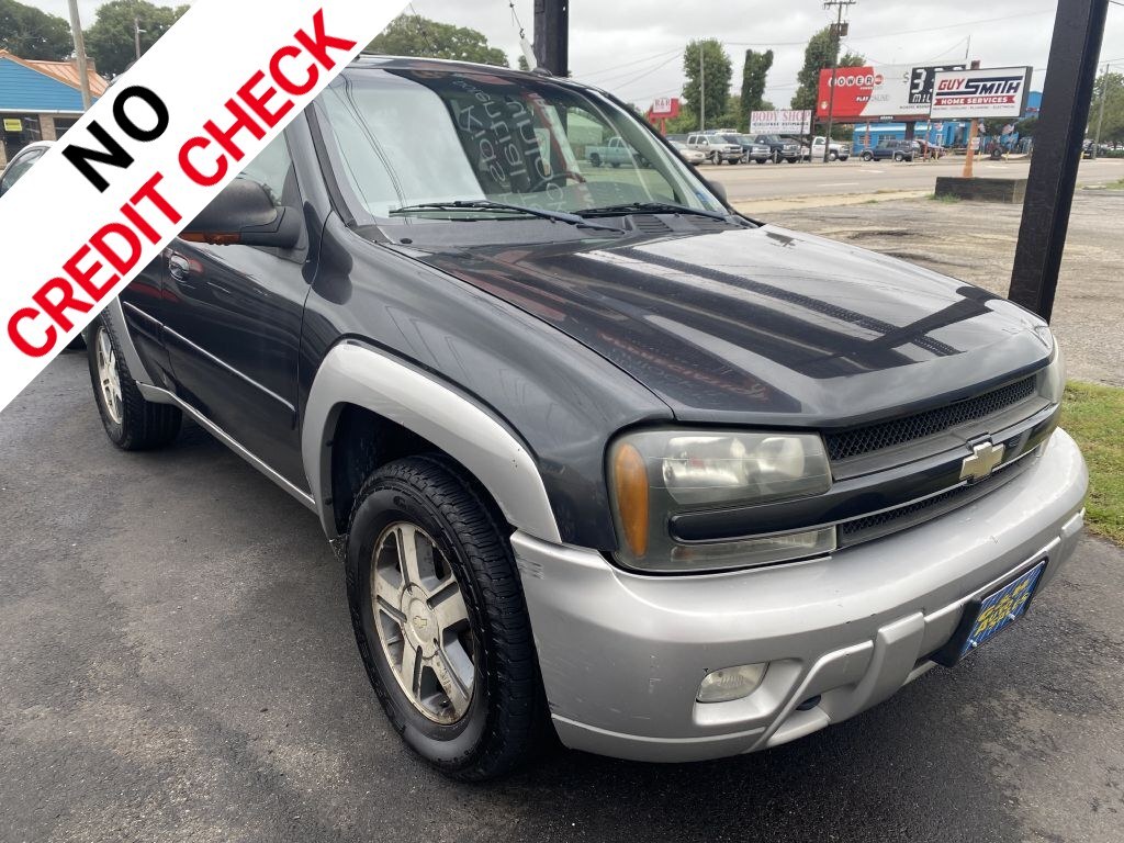 2005 GRAY CHEVROLET TRAILBLAZER LS (1GNDT13S652) with an 4.2L engine, Automatic transmission, located at 930 E Little Creek Road, Norfolk, VA, 23518, (757) 588-0420, 36.915051, -76.244408- Photo#0