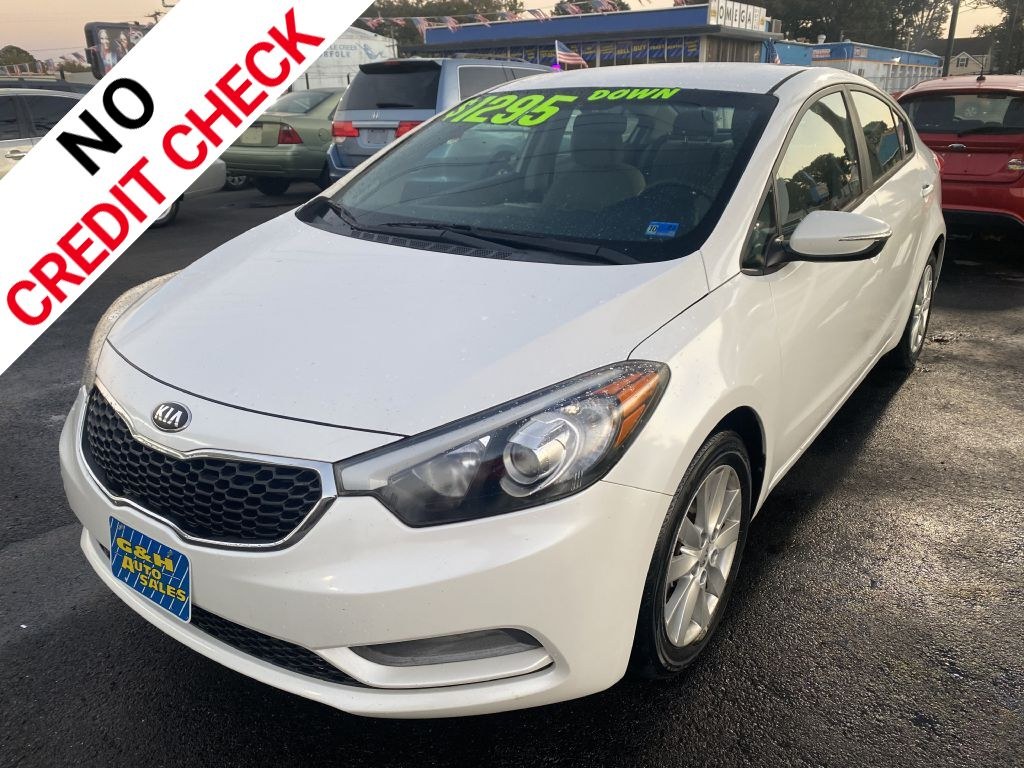 2014 WHITE KIA FORTE LX (KNAFX4A67E5) with an 1.8L engine, Automatic transmission, located at 930 E Little Creek Road, Norfolk, VA, 23518, (757) 588-0420, 36.915051, -76.244408- Photo#0